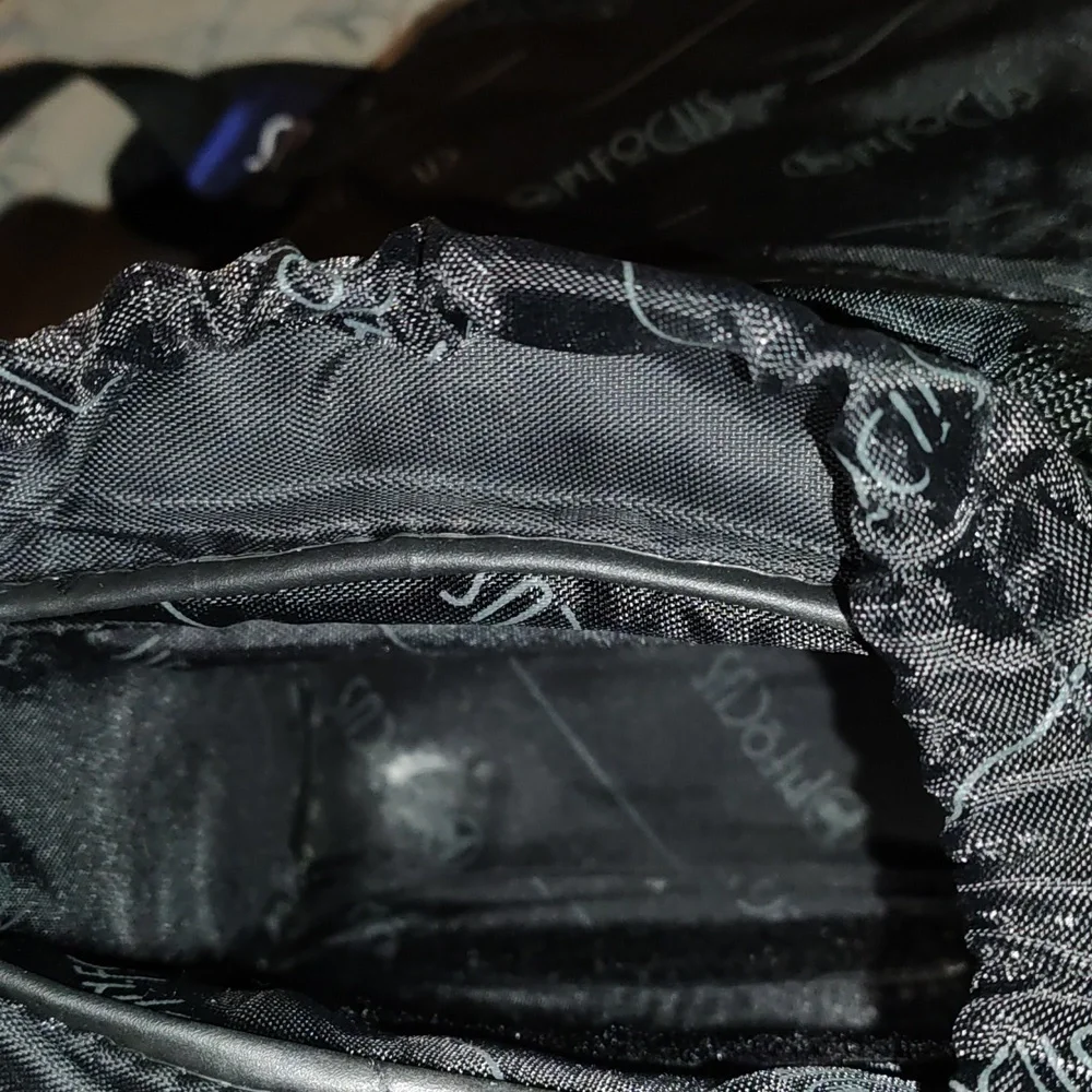 In Focus camera bag w strap carrier